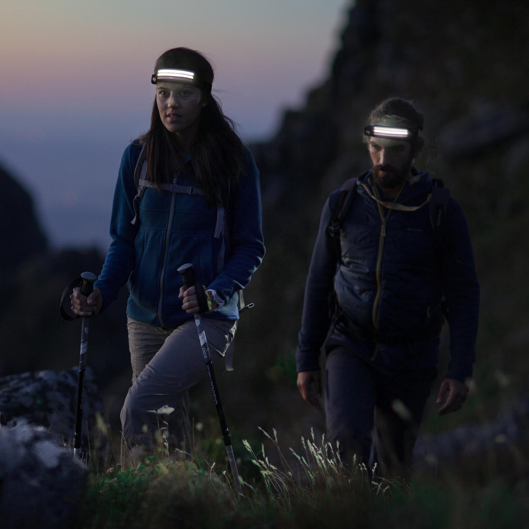 LED Stirnlampe Wiederaufladbar - Multifunktional & Wetterfest